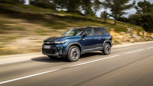 „Greu să nu fii impresionat”: Top Gear a testat Dacia Bigster Hibrid timp de o lună în Marea Britanie / Ce critici au avut pentru SUV-ul românesc