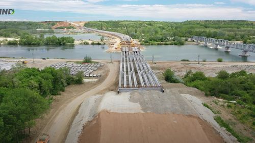 FOTO Ministrul Transporturilor, pe Facebook: Imagini spectaculoase de pe şantierul drumului expres Craiova-Piteşti în zona traversării peste Olt