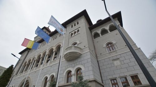 PNL Sector 1: Dragoș Constantin, consilier personal al primarului Armand, licențiat în pictură, are o pregătire complet incompatibilă cu poziția de membru în CA al Companiei de Investiții / Carmen Radu este un profesionist, cu o vastă experiență în poziții importante