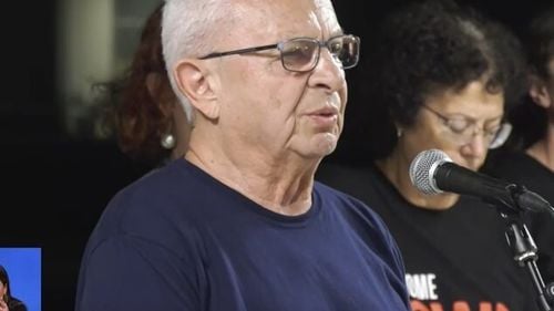 Tatăl femeii care apare în clipul distribuit de Hamas, fericit să vadă dovada că fiica sa este în viaţă