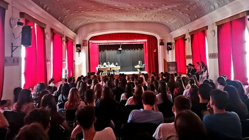 Proiect în șase licee din București pe tema „anti-bullying” cu reprezentații de teatru, proiecții și dezbateri