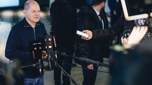 Cancelarul Scholz a inaugurat primul terminal plutitor de gaz natural lichefiat al Germaniei / A fost construit în timp record, în mai puțin de zece luni