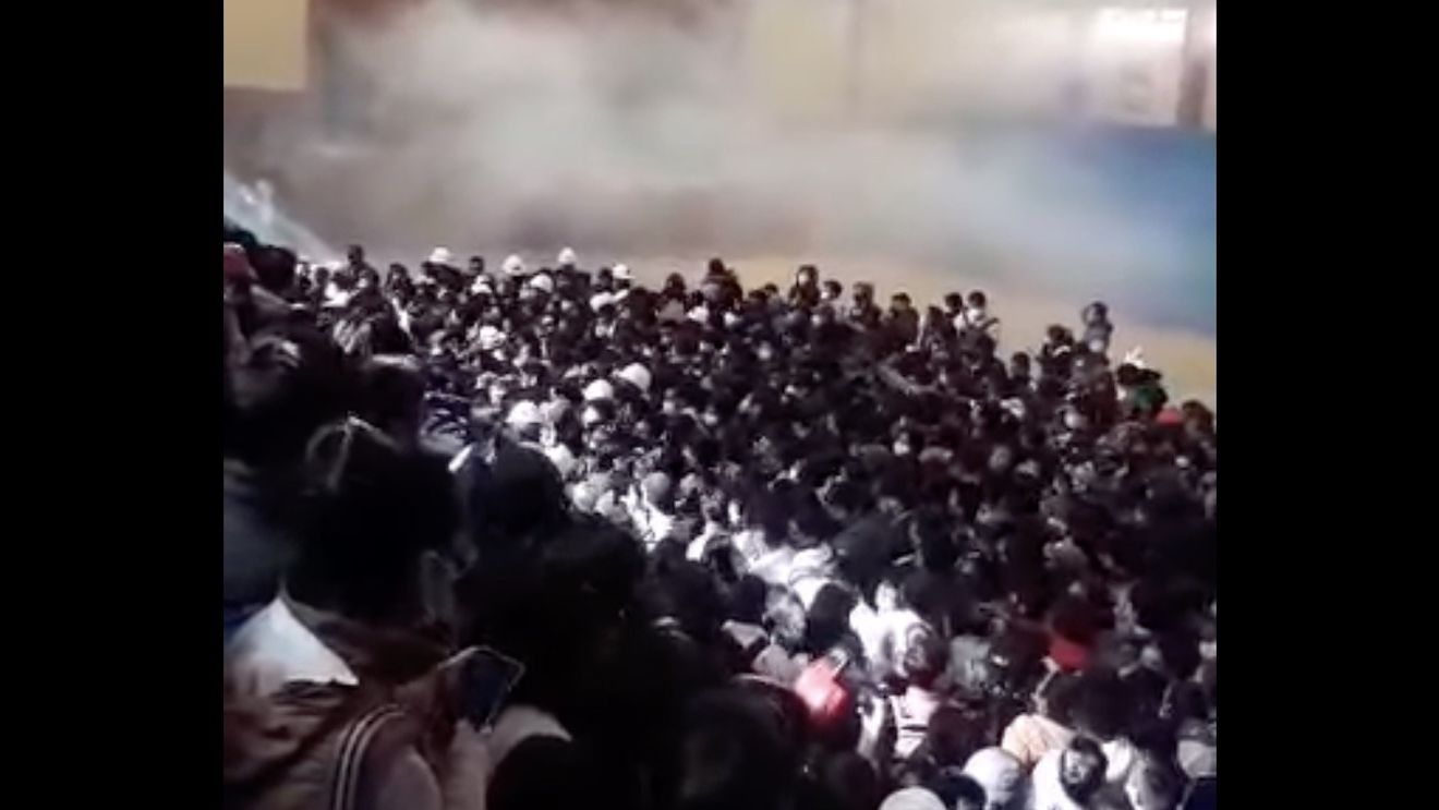 VIDEO Busculadă într-o universitate din Bolivia  / Patru studenţi şi-au pierdut viaţa şi alţi 70 au fost răniţi