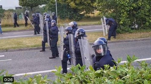 Noi violenţe la Dublin / Protest în zona unei localități unde urmează să fie găzduiți 500 de migranți