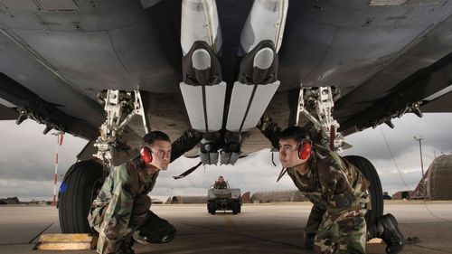 România cumpără bombe ghidate americane de mare precizie GBU-39B pentru avioanele F-16. Costurile pachetului și la ce pot fi folosite munițiile