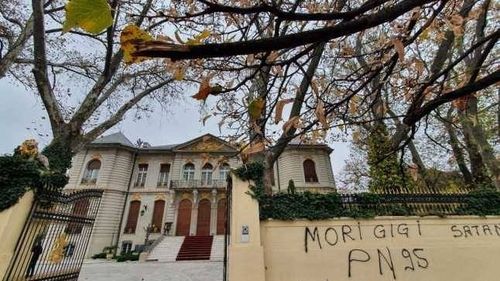 Becali spune că nu îi iartă pe fanii care i-au vandalizat gardul: Vreau să răspundă penal, nu vreau să-i iert, vreau puşcărie să facă, ca să stea acasă liniştiţi!