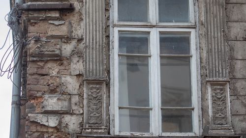 80% din locuințele românilor nu sunt asigurate cu polițe obligatorii în caz de calamitate, dar 7 din 10 români ar fi interesați să-și protejeze casele după cutremurele din februarie, susțin societățile de asigurări