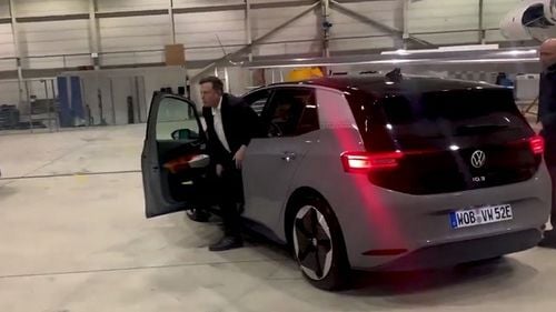 VIDEO Elon Musk a făcut un test drive cu modelul electric ID.3 / Filmulețul în care CEO-ul Tesla apreciază mașina realizată de concurentul Volkswagen