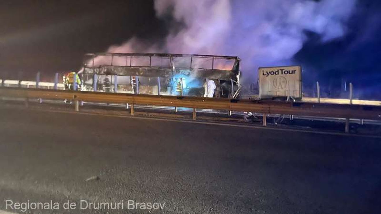 Un autocar cu 44 de pasageri a luat foc pe A1. Autocarul a ars în totalitate, însă oamenii au reușit să coboare la timp