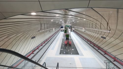 Metroul din Drumul Taberei, singura magistrală construită după Revoluţie, are cei mai puţini călători. Cum se explică situaţia şi când vin noile rame de metrou