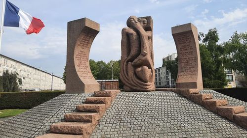Profanare cu zvastici pe locul fostului lagăr de concentrare nazist de la Drancy din suburbia Parisului