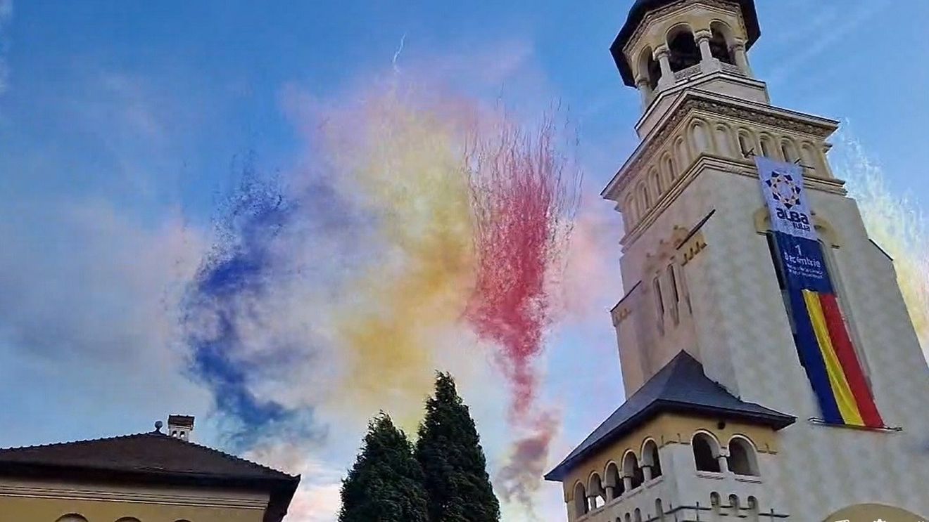 VIDEO Foc de artificii spectaculos în culorile tricolorului la Alba Iulia