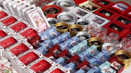 Târgul Mărţişorului - de sâmbătă, până pe 1 martie, la Muzeul Ţăranului Român / Pe lângă mărțișoare, se pot găsi turtă dulce, prăjiturele de casă, miere, dulceţuri și cozonaci