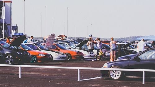 60 de percheziții în aproape toată țara la o rețea de firme-fantomă care aduceau mașini second-hand fără să plătească taxe