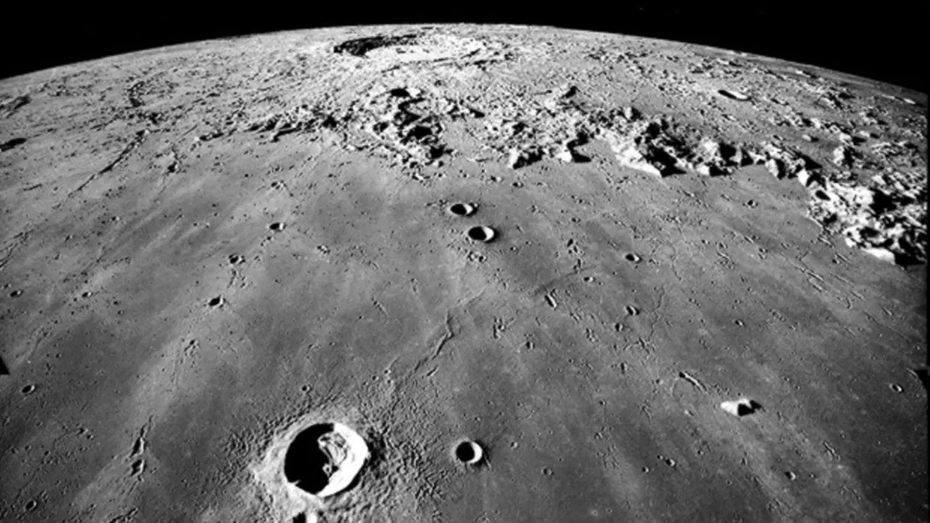 China vrea să ajungă pe partea ascunsă a Lunii: Lansează un satelit de retransmisie a semnalelor din zona pe care nu o vedem