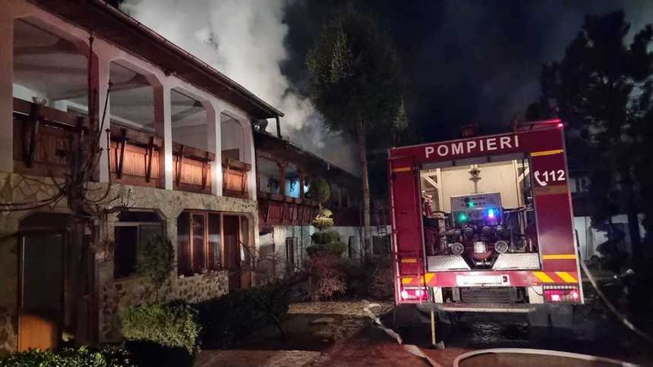 VIDEO Incendiu la chiliile Mănăstirii Nucet din Dâmbovița, cinci măicuțe s-au autoevacuat