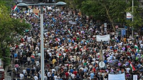 Ungaria: Zeci de mii de persoane la al doilea miting consecutiv împotriva premierului Orban. Protest împotriva controlului presei de către guvern