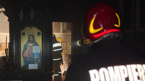 Incendiu la Biserica „Adormirea Maicii Domnului” din municipiul Dorohoi / Flăcările au cuprins o parte dintre bunurile aflate în altar