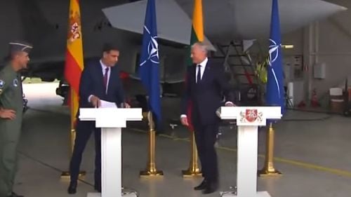 VIDEO Conferinţa de presă a președintelui Lituaniei și premierului Spaniei, întreruptă de o alertă privind un avion rusesc care survola zona