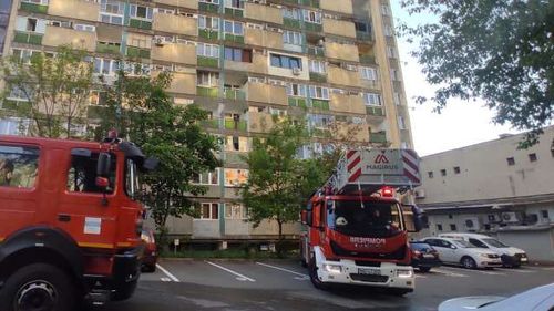 Un incendiu a izbucnit într-un bloc de 10 etaje din Cluj/ Peste 50 de persoane s-au autoevacuat
