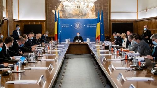 Premierul Cîțu către membrii cabinetului: Deocamdată îi încurajez, apoi o să le solicit miniștrilor să facă reorganizarea ministerelor, să reducă numărul de directori generali/ Este nevoie ca și miniștrii să facă reforma în propria ogradă