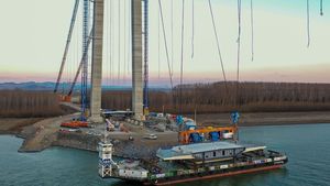 Podul suspendat Brăila – Tulcea ar putea fi utilizabil până la sfârşitul anului / ”Lucrările au ajuns acum la un stadiu fizic de 60%”