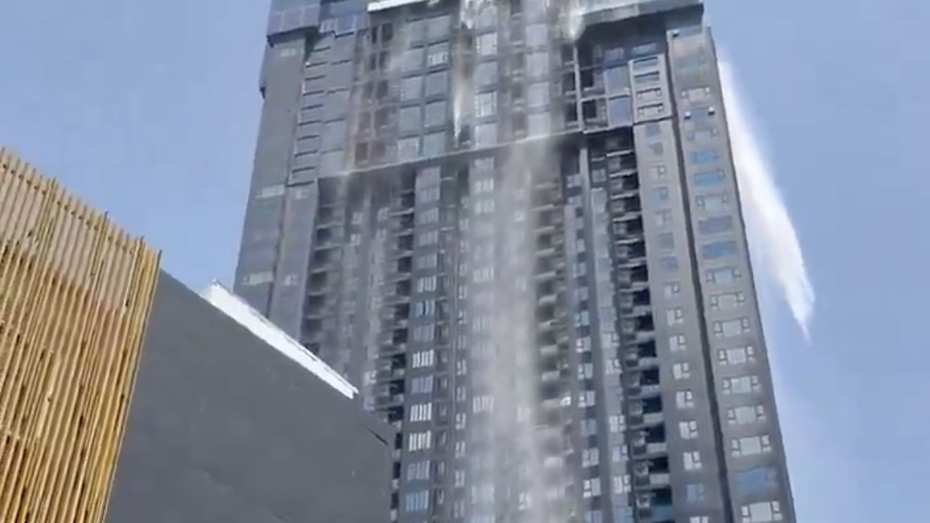 Justiţia thailandeză efectuează 23 de inculpări după surparea unui bloc turn cu 30 de etaje la Bangkok, soldată cu 89 de morţi, în urma unui cutremur de la sfârşitul lunii martie / Între inculpaţi, unul dintre cei mai importanţi magnaţi thailandezi şi firme chinezeşti