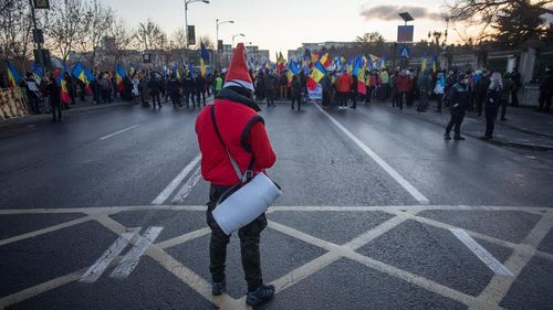 Dan Barna: E de neacceptat că forțele de ordine, întâmplător sau nu, sunt depășite foarte neconvingător de o mână de oameni care ajung să distrugă mașini și să forțeze uși