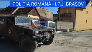 Tensiuni sociale într-o localitate din Brașov. Mai mulți romi au atacat jandarmii cu bâte / Primarul din Teliu, în urmă cu o săptămână: Riscăm să fim atacaţi la drumul mare/ Romii întorși din Germania și Anglia au rămas fără mâncare