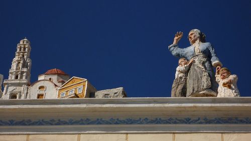 „Aici, femeile sunt la conducere!”: Un sat din insula grecească Karpathos găzduiește una dintre puținele societăți matriarhale din Grecia, care rezistă în faţa turismului şi a standardizării stilurilor de viaţă