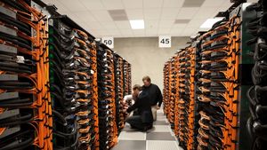 O reţea de 300 de servere şi 100.000 de cartele SIM capabile să paralizeze telecomunicaţiile din New York a fost destructurată înainte de începerea reuniunii Adunării Generale a ONU, au anunţat autorităţile americane