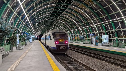 Circulaţia trenurilor între Gara de Nord şi aeroportul Henri Coandă, modificată temporar pe 19 şi 20 noiembrie pentru efectuarea unor lucrări de verificare a infrastructurii