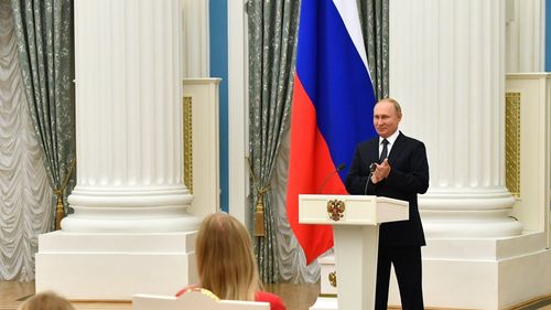 Vladimir Putin a aprobat creșterea salariilor personalul din poliție și armată, cu câteva zile înainte de alegerile parlamentare din Rusia