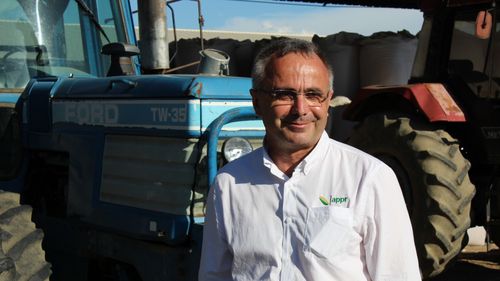 Fermierii din Bărăgan, tot ai afectați de schimbările climatice. Arnaud Perrein (agricultor): „Deși plouă tot atât cât ploua și înainte, plouă altfel. Acum ploaia vine doar atunci când nu ai nevoie de ea, iar când îți trebuie, lipsește”