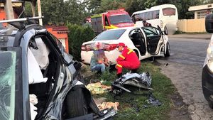 Accident în Ialomița: 7 victime dintre care 3 copii / O persoană a decedat / În două cazuri a fost nevoie de descarcerare