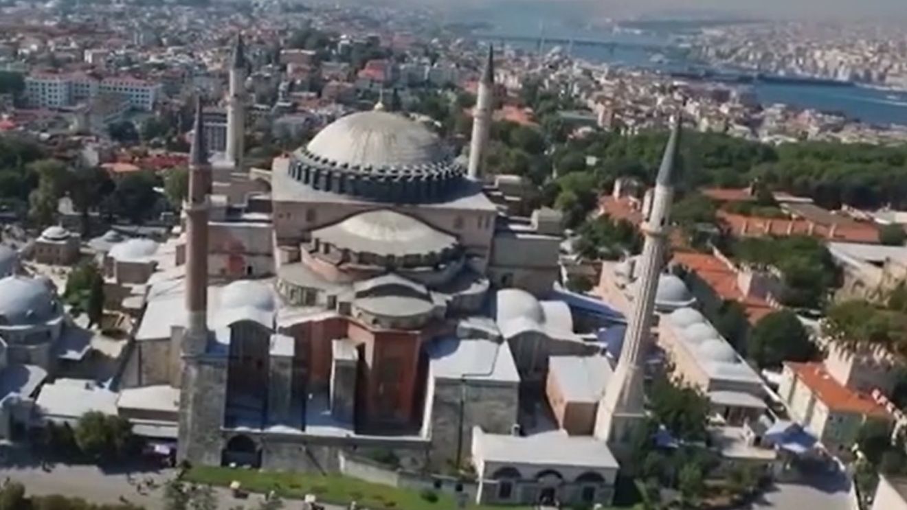Hagia Sofia, celebra bazilică din epoca bizantină de la Istanbul, a fost avariată de utilaje grele folosite în timpul unor lucrări de reabilitare
