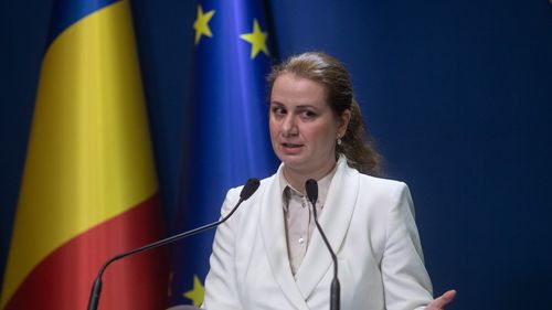 Acuzații grave de imixtiune în subiectele de la Bacalaureat 2024 – Mai mulți profesori ar fi fost aduși la cererea Ligiei Deca să pună presiune pe cei care fac subiectele să scadă dificultatea – surse / Ligia Deca: Nu a existat niciodată o interferență cu procesul firesc de elaborare a subiectelor