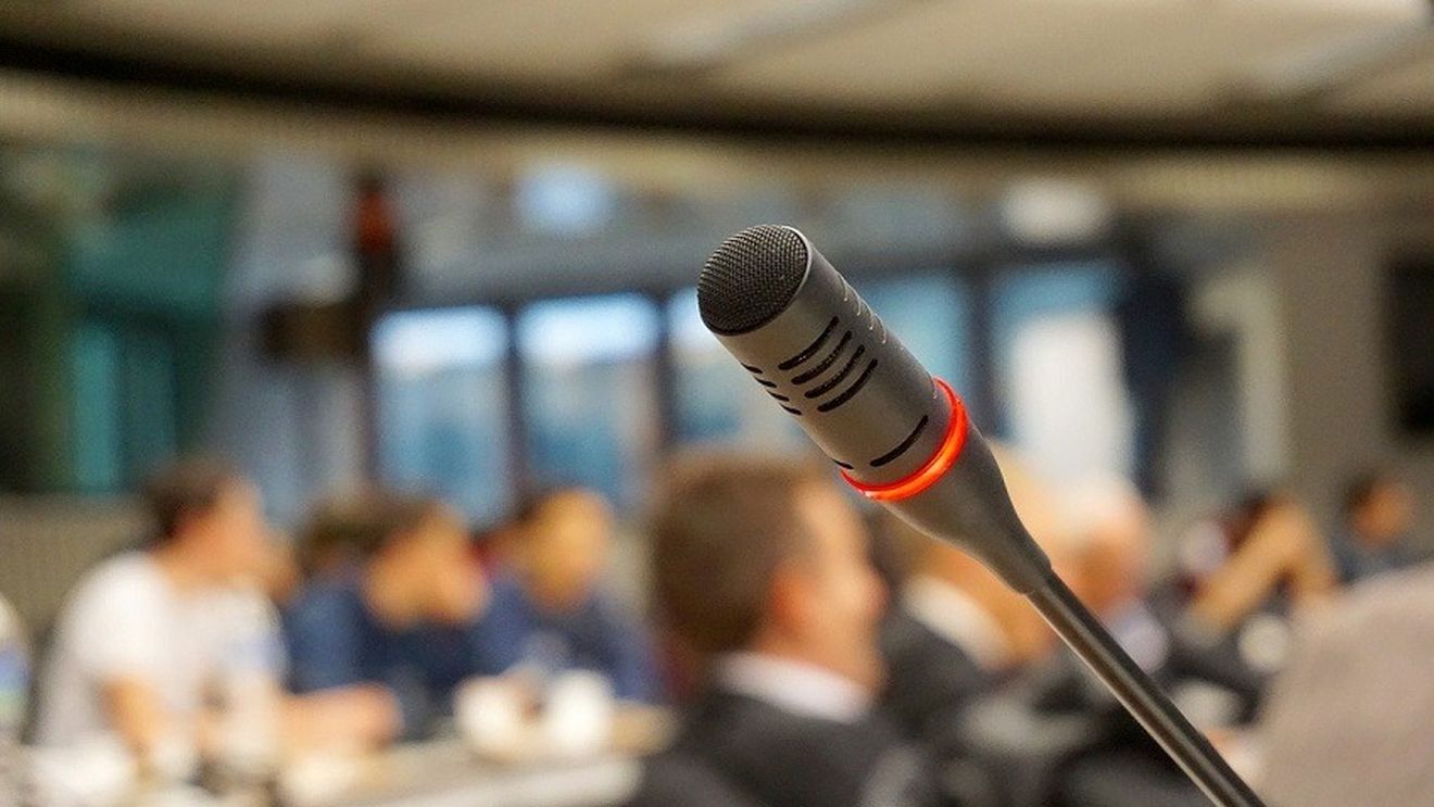 Timp limitat pentru dezbateri și intervenții în Consiliul Local Brașov, după mai multe ședințe maraton