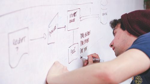 Ce salarii propun sindicatele pentru profesori: 4000 de lei net pentru debutanţi, 7000 de lei net pentru cei la final de carieră