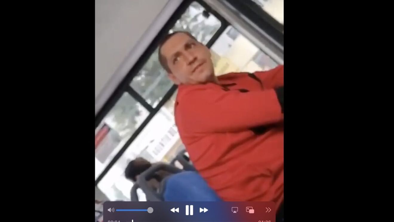 Două adolescente din Galați, agresate de un bărbat într-un mijloc de transport în comun. Bărbatul a fost reținut de polițiști iar ulterior pe numele său s-a dispus măsura controlului judiciar