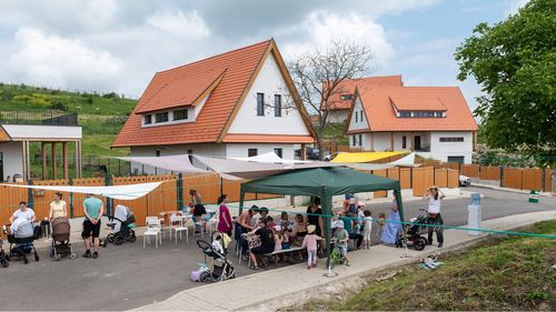 Unele case fără etaj, cu suprafaţă de cel mult 150 de metri pătraţi, ar putea să nu mai aibă nevoie de autorizaţie de construire / Ministru: ”Ai proiectul, ai venit la primărie, primăria se uită dacă se încadrează, (...) se dă drumul