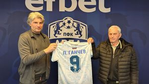 Clubul bulgar de fotbal care a ținut un minut de reculegere pentru un fost jucător pe care îl credea mort l-a invitat la un meci