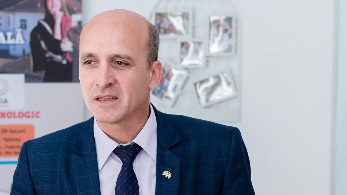 “Dacă un elev refuză să participe, refuză să comunice cu tine, atunci nu ai încotro, va trebui să existe și corigență” – spune secretarul de stat pentru învățământ preuniversitar Sorin Ion / Legislația prevede că elevii cu note insuficiente sau cu absențe “sunt declarați amânați”, nu lăsați corigenți
