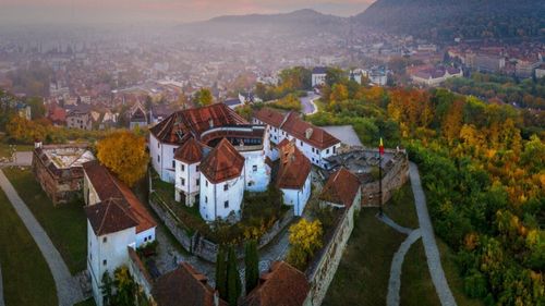 EXCLUSIV Cetatea Brașovului, pe cale să ajungă centru de recuperare pentru polițiști sau bază materială a Universității Transilvania. Ministerul Finanțelor refuză cererea Primăriei Brașov, care vrea să redea vechea cetate circuitului turistic