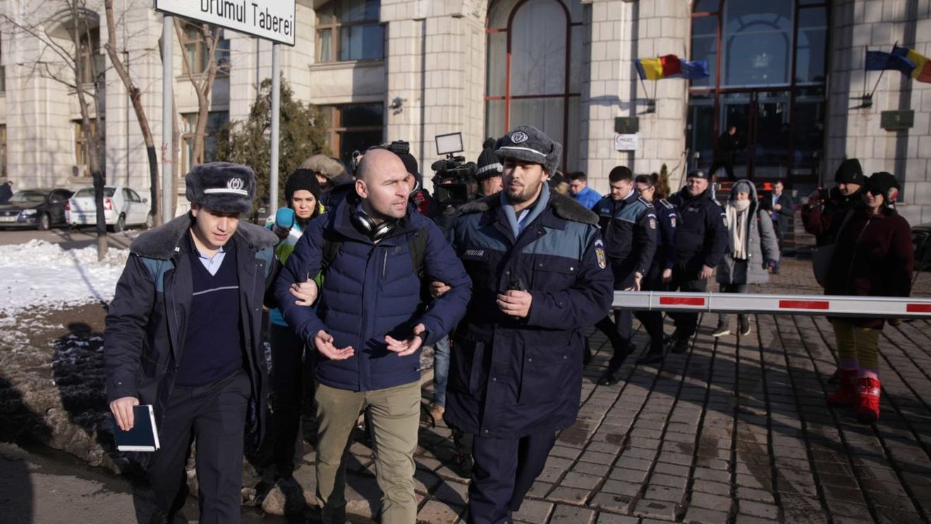 UPDATE Protestatarul Cristian Dide a fost arestat preventiv pentru 30 de zile după ce a trimis două colete cu droguri la DIICOT