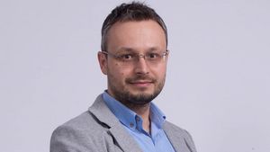 Situație inedită în familia unui PSD-ist de frunte din Teleorman: Tatăl e primarul din Roșiorii de Vede, fiul s-a înscris în partidul lui Dacian Cioloș