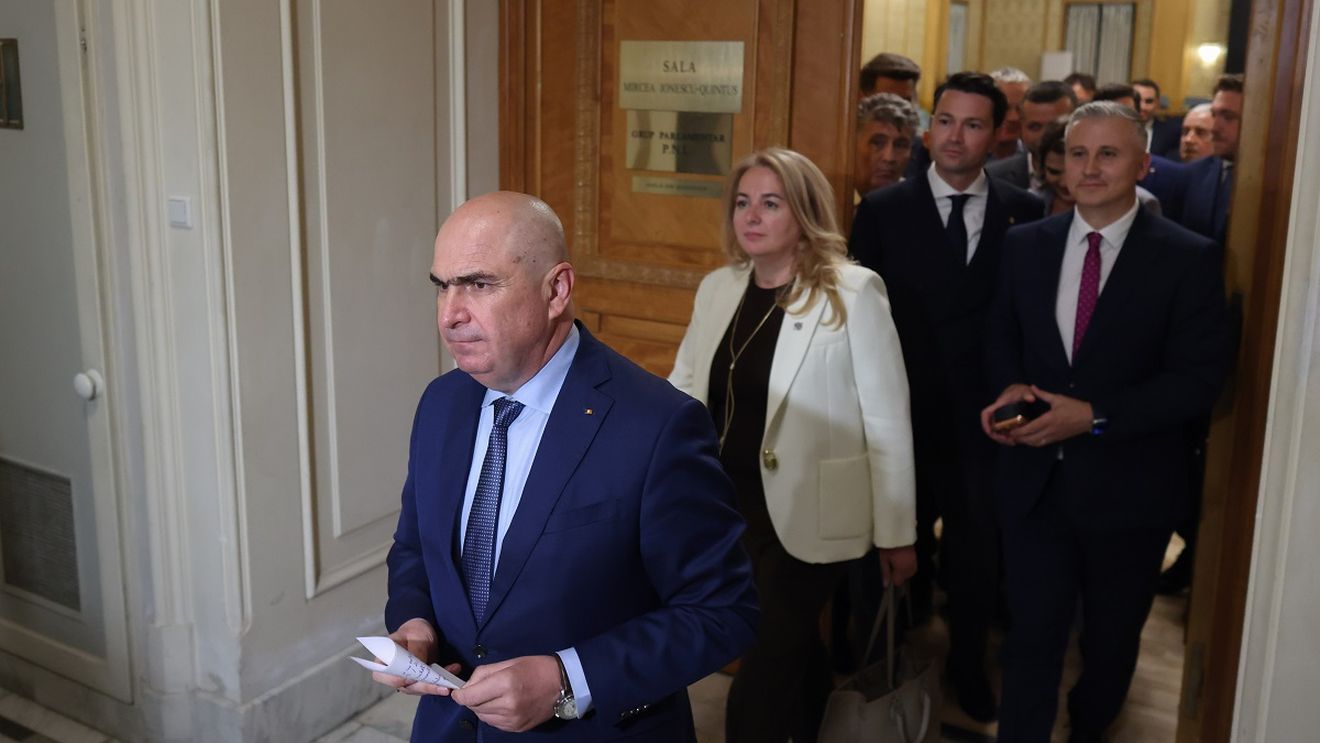 Bolojan, primul mesaj după ce Guvernul Veștea susținut de PSD și puciștii din PNL a picat în Parlament: ”România are nevoie urgent de un guvern cu puteri depline / PNL este pregătit să contribuie la o soluție” / Bolojan a fost demis de coaliția PSD-AUR acum aproape 2 luni