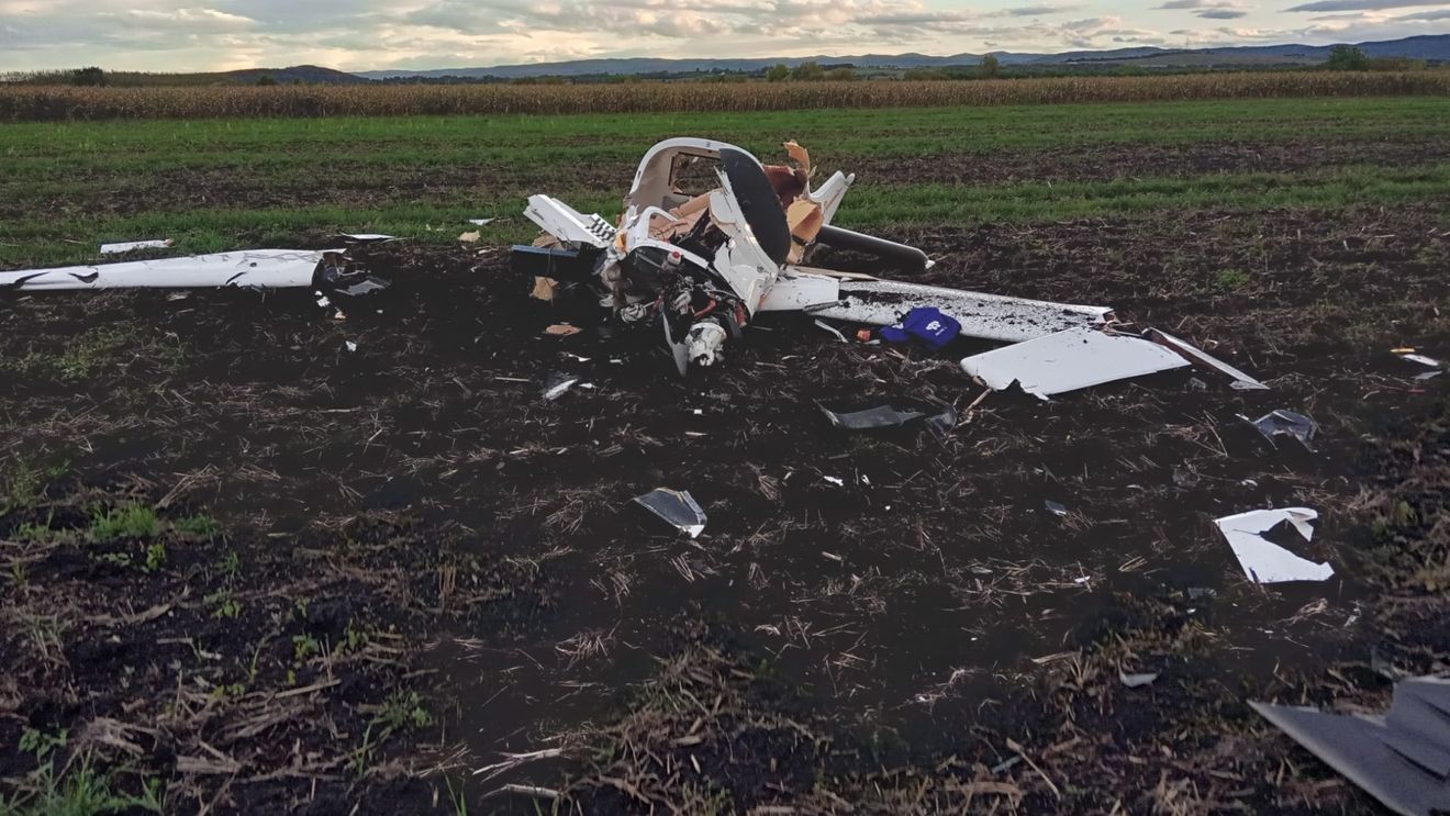 Suceava: Aeronavă de mici dimensiuni, prăbușită în zona localității Hurjuieni. Surse: Două persoane decedate, pilotul și încă un bărbat care ar fi fratele fostului președinte al Consiliului Județean Iași