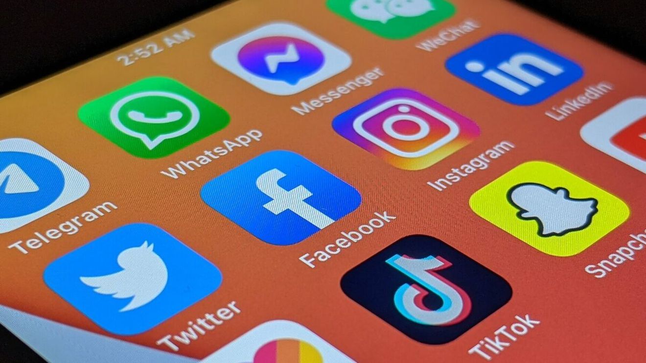 WhatsApp modifică din nou politicile privind intimitatea