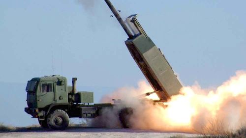 Ucrainenii urmează să primească în orele următoare rachete de apărare aeriană, muniţie de HIMARS, obuze, vehicule blindate şi armament antitanc